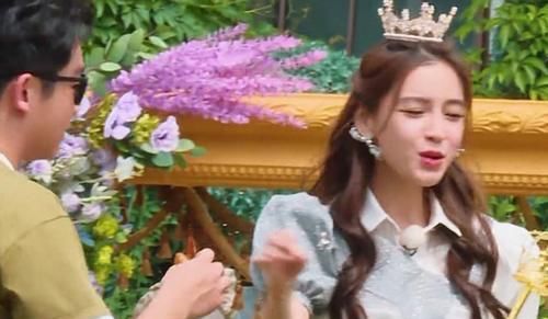  字幕|奔跑吧兄弟，郑恺给baby喂薯片时，字幕老师及时救场帮忙缓解尴尬