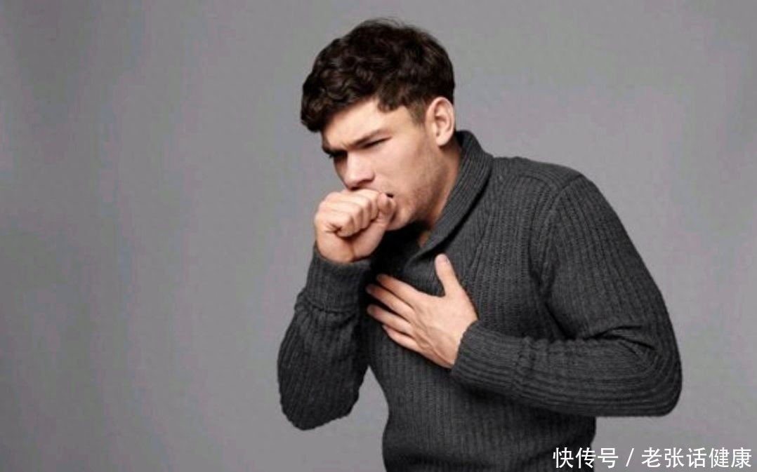 入秋后总是咳嗽有痰是怎么回事(入秋后总是咳嗽咳痰，怎么办？养成4个习惯，排寒散寒秋冬不咯痰)