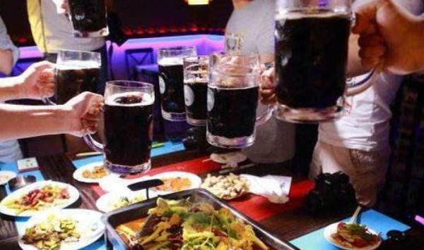  开场白|请人喝酒，不会说开场白可不行，会说4句话，让客人刮目相看！