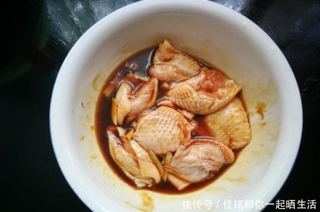 鲜香|街头网红小吃鸡翅包饭,不用烤箱也能做,鲜香美味,学会可以开店