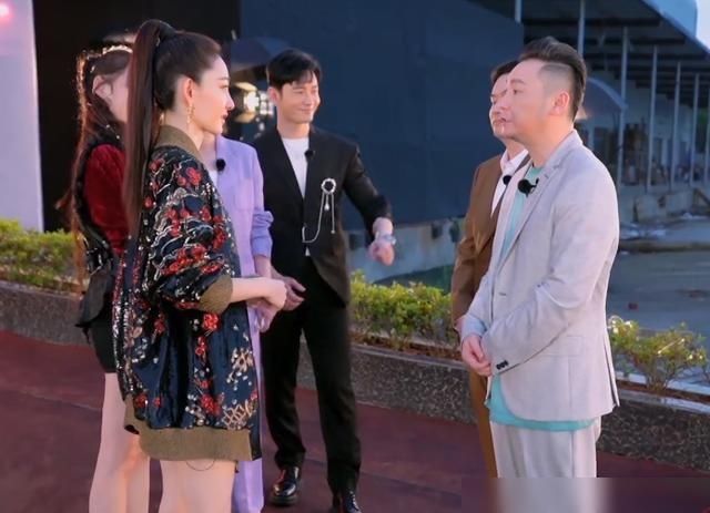  姐姐|《姐姐》为了制造新鲜感，一路改赛制，光选歌就漏洞百出