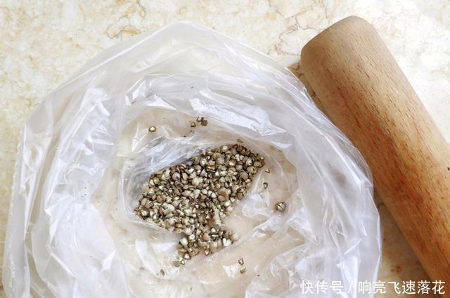 养胃|秋季,应该喝上一碗暖身养胃的猪肚鸡汤,汤浓味鲜营养价值高