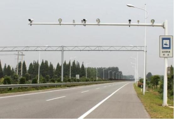  摄像头|为什么开车经过摄像头，总是会被闪一下？车主：早点知道就好了