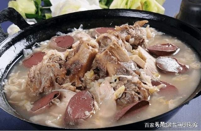 白肉血肠|东北朋友请南方朋友吃饭，南方朋友直呼三个受不了