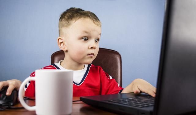  手机|孩子爱玩手机，真正的根源并非手机，而是孩子内心“爱”的匮乏