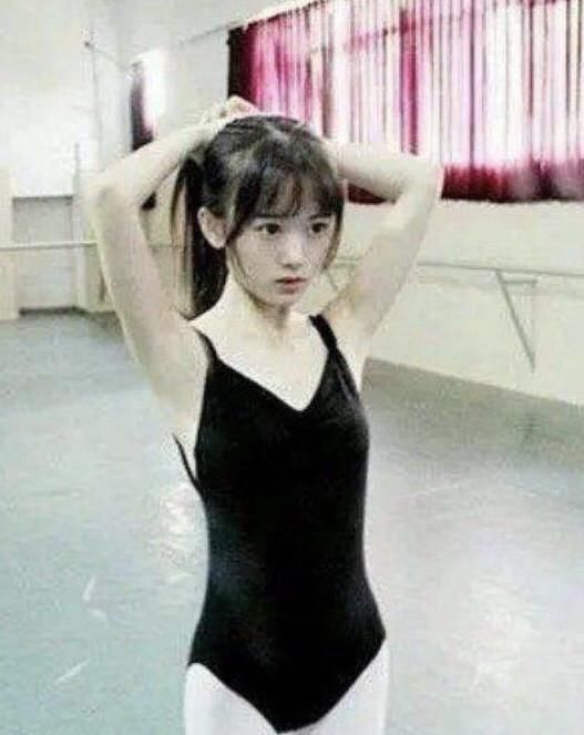 ps|鞠婧祎14岁旧照被疯传，没有ps、滤镜的年代，颜值竟然是这样？