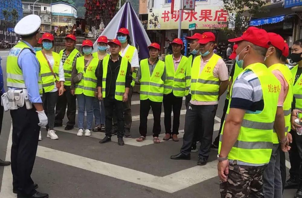 政和|政和交警携手志愿者开展文明交通劝导志愿服务活动
