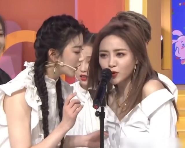  真人|《非日常派对》直播生图，失去四级美颜，THE9真人颜值太显然