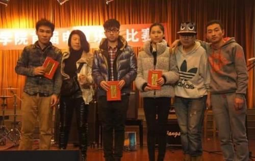  首歌|为她唱歌，偷偷去看她，让华晨宇念念不忘的女孩原来是这个样子