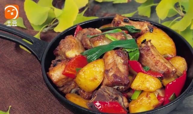  做法|排骨别再红烧，这个做法让人百吃不厌，3分钟就能学会