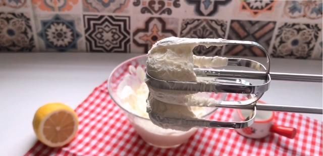  详细|奶牛色的毛巾卷你吃过吗？速来围观2人食网红烘焙详细教程