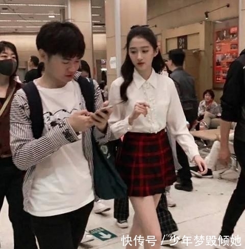 美食|关晓彤深夜又在房车晒美食,看到她吃的夜宵后,确定不是拉仇恨的?