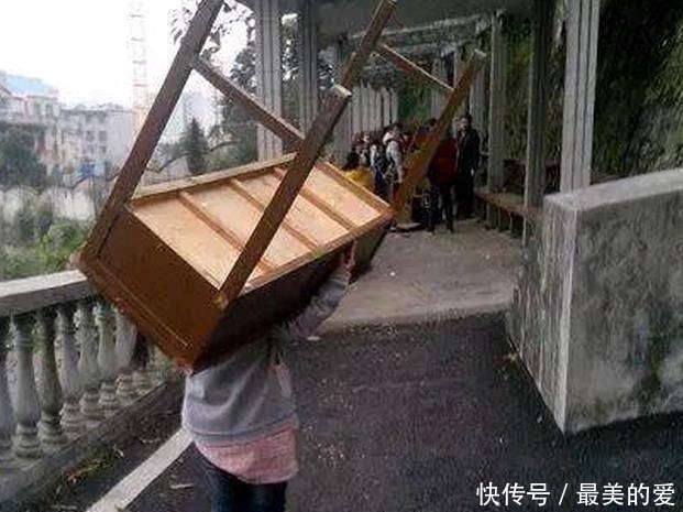 图片|趣味图片幽默段子笑话: 大哥你拿着块板砖想干啥呀,哈哈哈