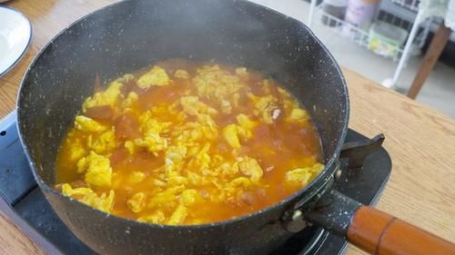 晚饭|晚饭3菜1汤，依然是家常的食材简单的做法，一家人吃得特别满足