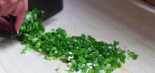  不用|教你做家常葱花饼，不用油酥，个个酥脆又起层，比买的都好吃