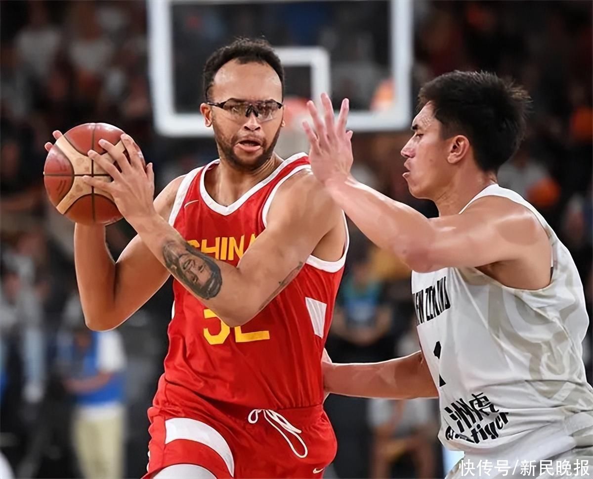 李凯尔关键抢断，中国男篮险胜新西兰