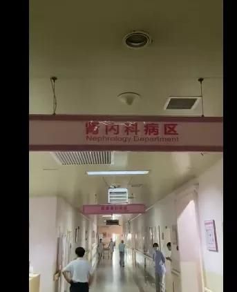  被困|82岁母亲和64岁女儿被困电梯，整整4天3夜两人互喝尿液求生，事发时没带手机