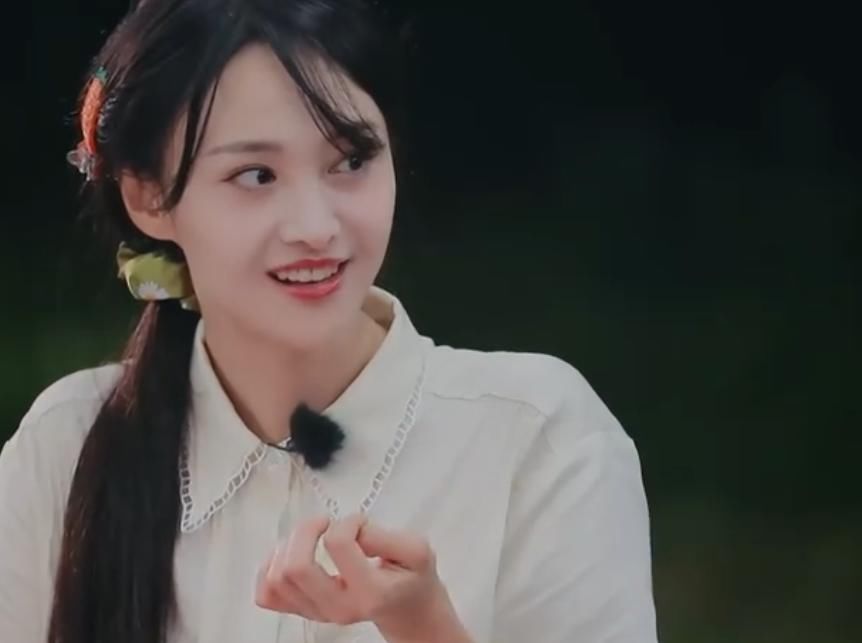 被迫|郑爽节目中遇生理期却被迫淋雨,有谁注意她的动作?女生看了都懂!