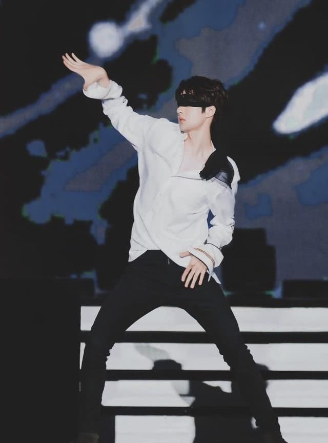  偶像|《这就是街舞》3惊艳的王一博：我们该从优质偶像身上看到什么？