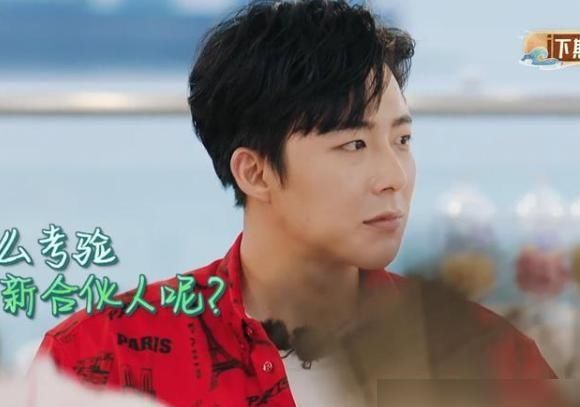  黄晓明|黄晓明离开《中餐厅》，刘宇宁接力上阵，直言工作太轻松