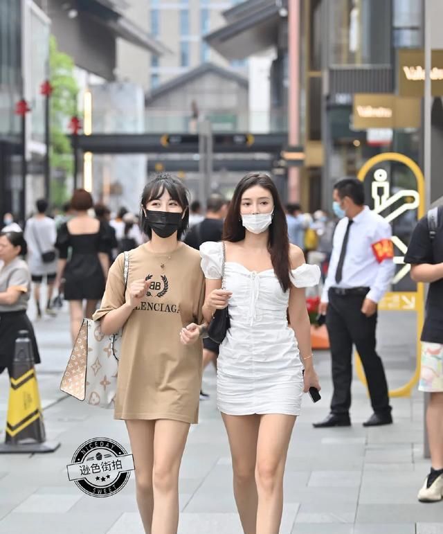 女生|欧美街拍才是最real时髦女生的样子，甩国内网红街拍十条街