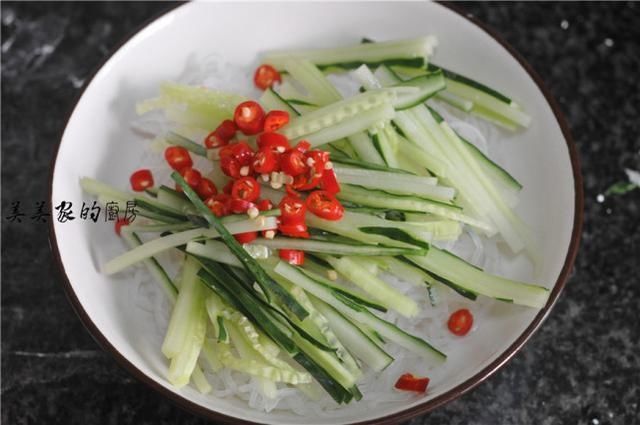  低热量|面条米粉一边站，夏天早餐锁定它！0脂肪，低热量，医生也爱吃！