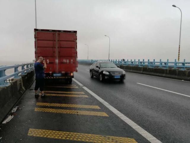  惊心动魄|惊心动魄！货车在金塘大桥上玩起“180度大漂移”