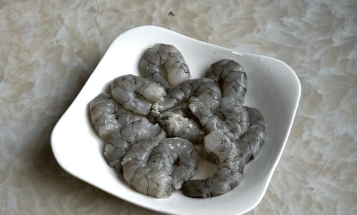 炒出香味|这是家人最爱吃的下饭菜,上锅一焖,鲜嫩又下饭,一周吃3次
