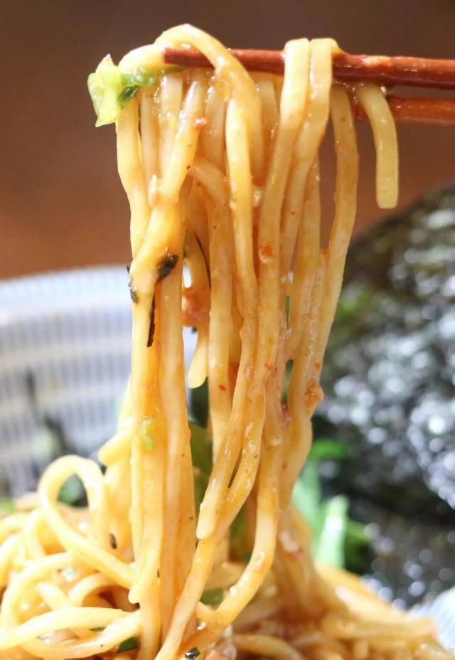  进去|纽约第一家日式油泼面+宝藏小酒馆新张！进去的居然都被上了一课？