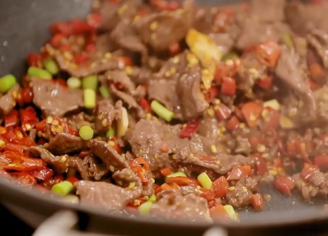  平时|《中餐厅》赵丽颖秀刀工，特写刀工和成品菜，平时是否下厨很显然