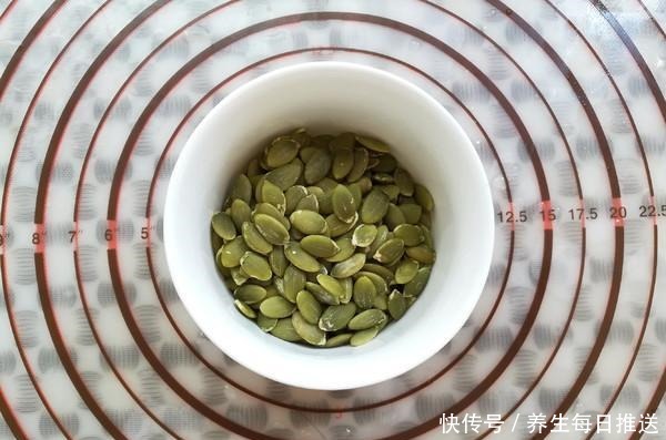 开心果|继辣条之后,中国又一零食席卷了国外,老外只要一吃就停不下来