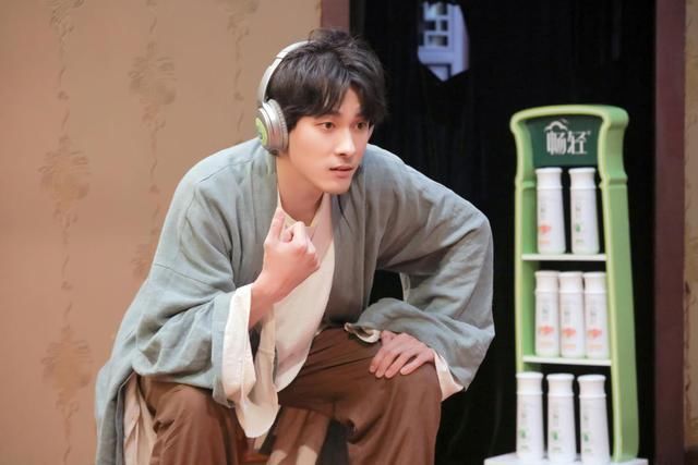  体质|张雨剑现身《青春环游记2》成都站“游戏黑洞”体质笑翻网友