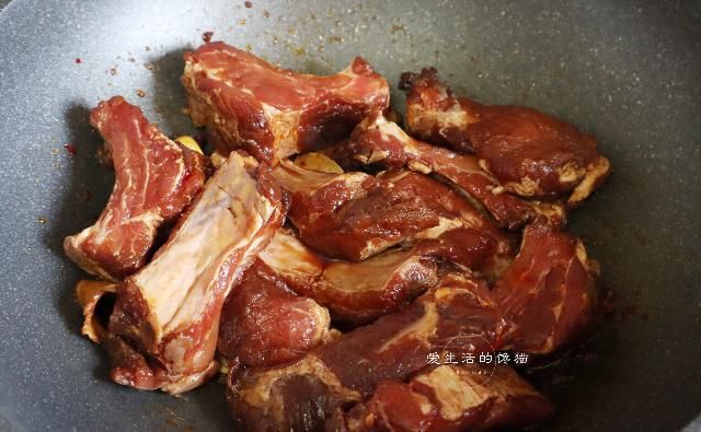  鲜嫩|做排骨，千万别焯水，2个小秘诀，喷香出锅，不腥不柴鲜嫩无比