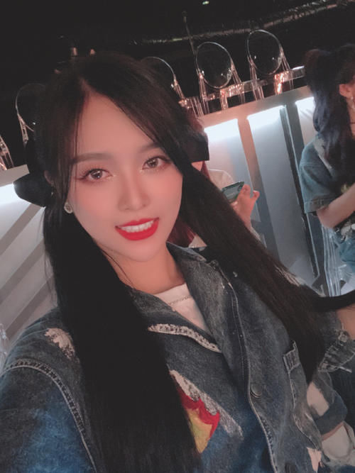  指责|韩粉被指责“宇宙起源”？黑色双马尾半蝴蝶结，是巧合还是模仿？