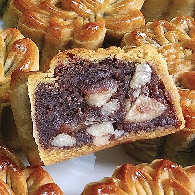 莲花|#入秋滋补正当时#榄仁豆沙莲花月