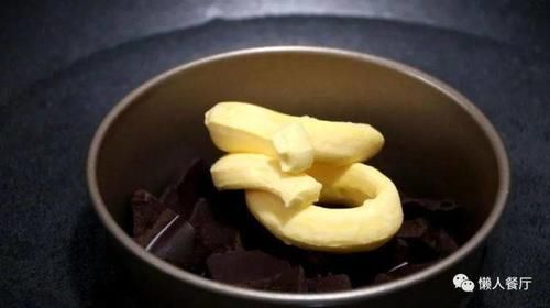  懒人|不用打发淡奶油，不用加蛋黄，教你懒人脆皮雪糕的做法，轻松学会