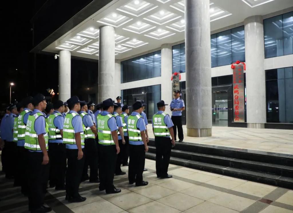  武鸣|武鸣警方联合禁毒支队开展娱乐场所清查行动