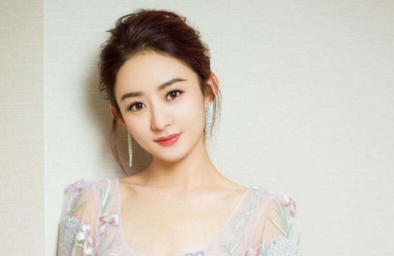  解决|明星参加真人秀如何解决化妆问题，看到赵丽颖的化妆台明白了