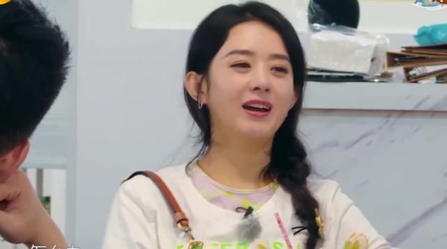 收益|赵丽颖做店长,因收益太少哭泣,谁注意旁人反应?人缘好坏很明显