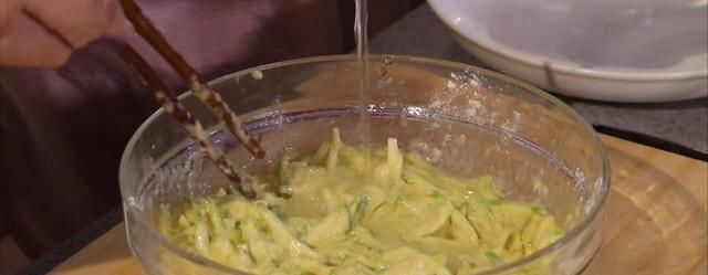 老少皆宜|早餐饼西葫芦鸡蛋饼,味道鲜美,老少皆宜,做法简单又省事、快捷