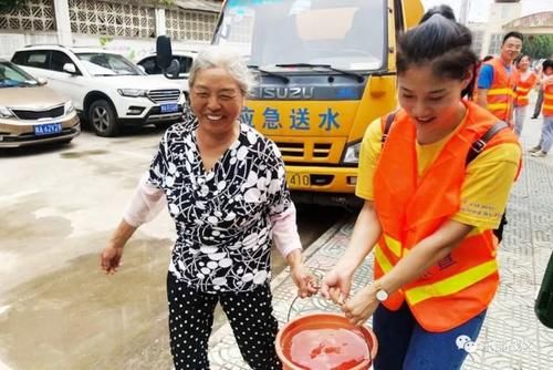  女兵|这个女兵了不起，休假期间转战多个点位抗洪！