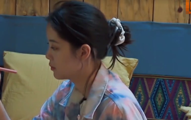  洗头|张子枫欧阳娜娜没洗头，第二天娜比依旧美丽，张子枫却让我笑出声