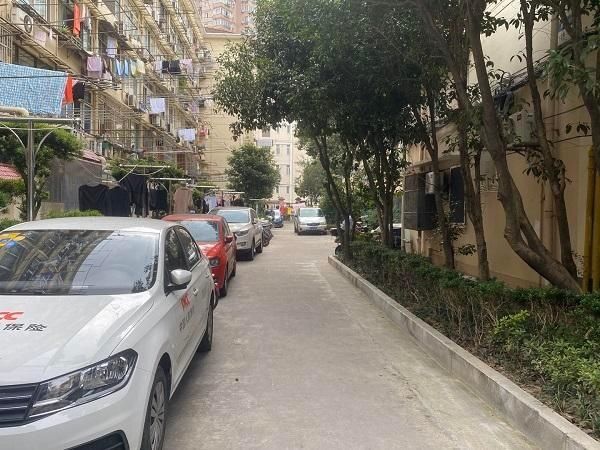  起火|黄浦区瞿溪路一居民家起火 消防驰援救下两居民