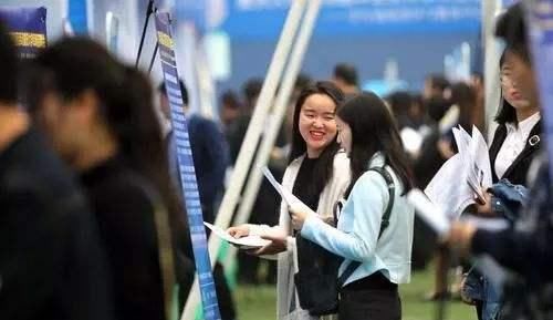 不顾|不顾家人反对，毕业回村养猪的女孩，3年过去了，现在过得怎么样