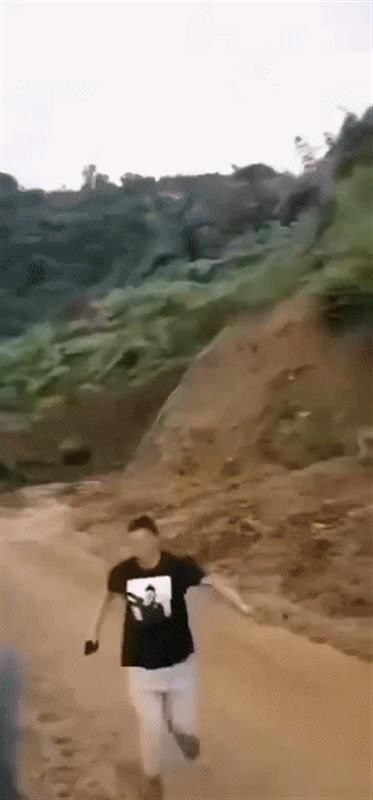 昭通|云南昭通发生一起山体崩塌，父子2人被埋