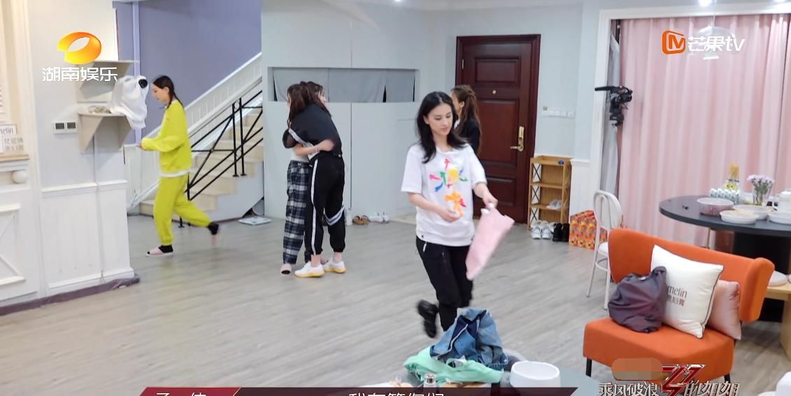 淘汰|继沈梦辰后,孟佳淘汰再迎送行“盛况”,张含韵失约不够厚道?