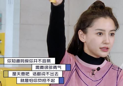  留意到|《奔跑吧》杀青合照，蔡徐坤在边上，谁留意到C位？有排面