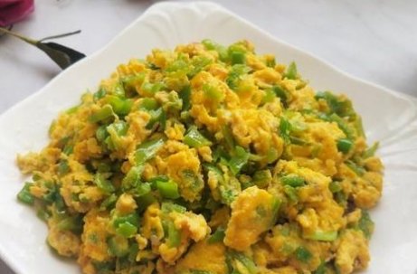  好吃|这才是青椒最好吃的做法，和鸡蛋一炒，营养美味，还特别下饭，香