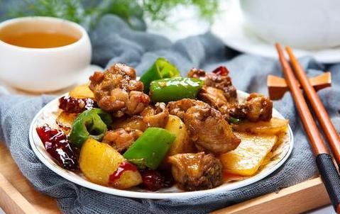  土豆炖鸡|立秋后多吃此肉，比猪肉牛肉都便宜，营养又鲜美，助你顺利过秋天