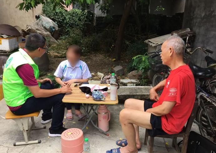 志愿者|这个“隐秘的角落”，最近社工、志愿者却频频造访